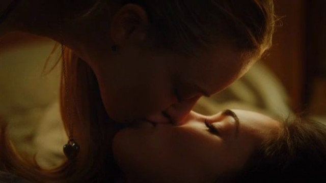 The Fatal Lesbian Kiss Is A Horror Trope That Needs To Die